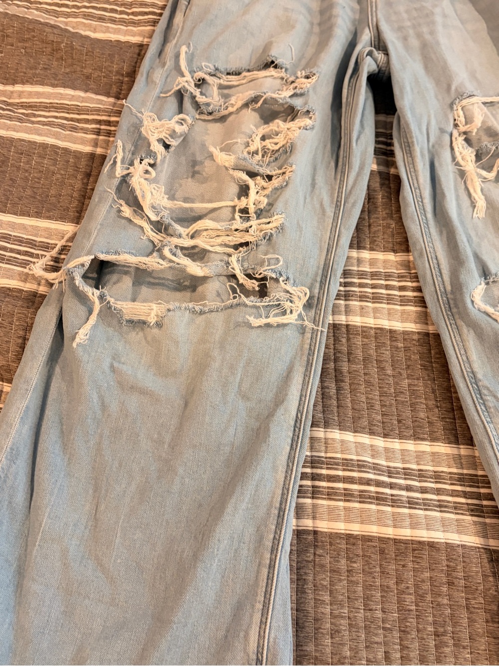 American Eagle Outfitters Women’s 8 Light Blue Distressed Wide-Leg Jeans - Picture 5 of 11
